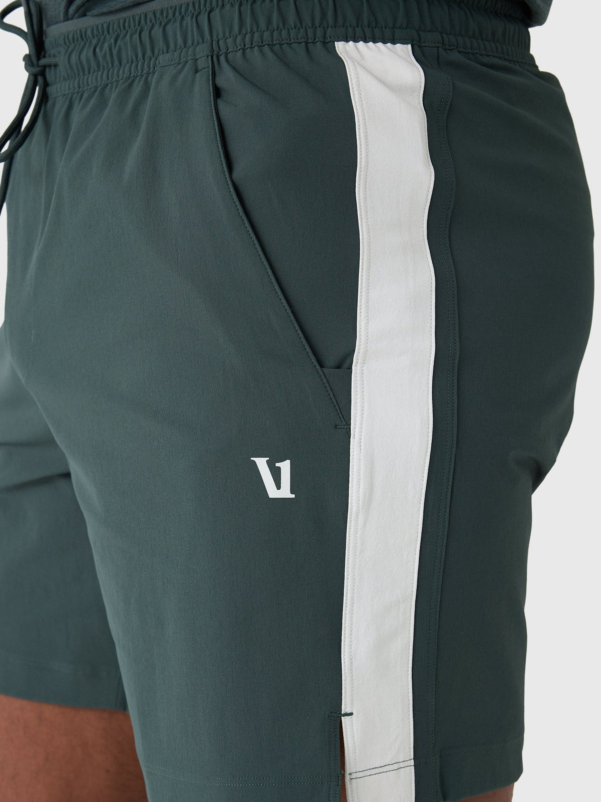 Vuori Men's Crosscourt Pro Unlined 7" Short