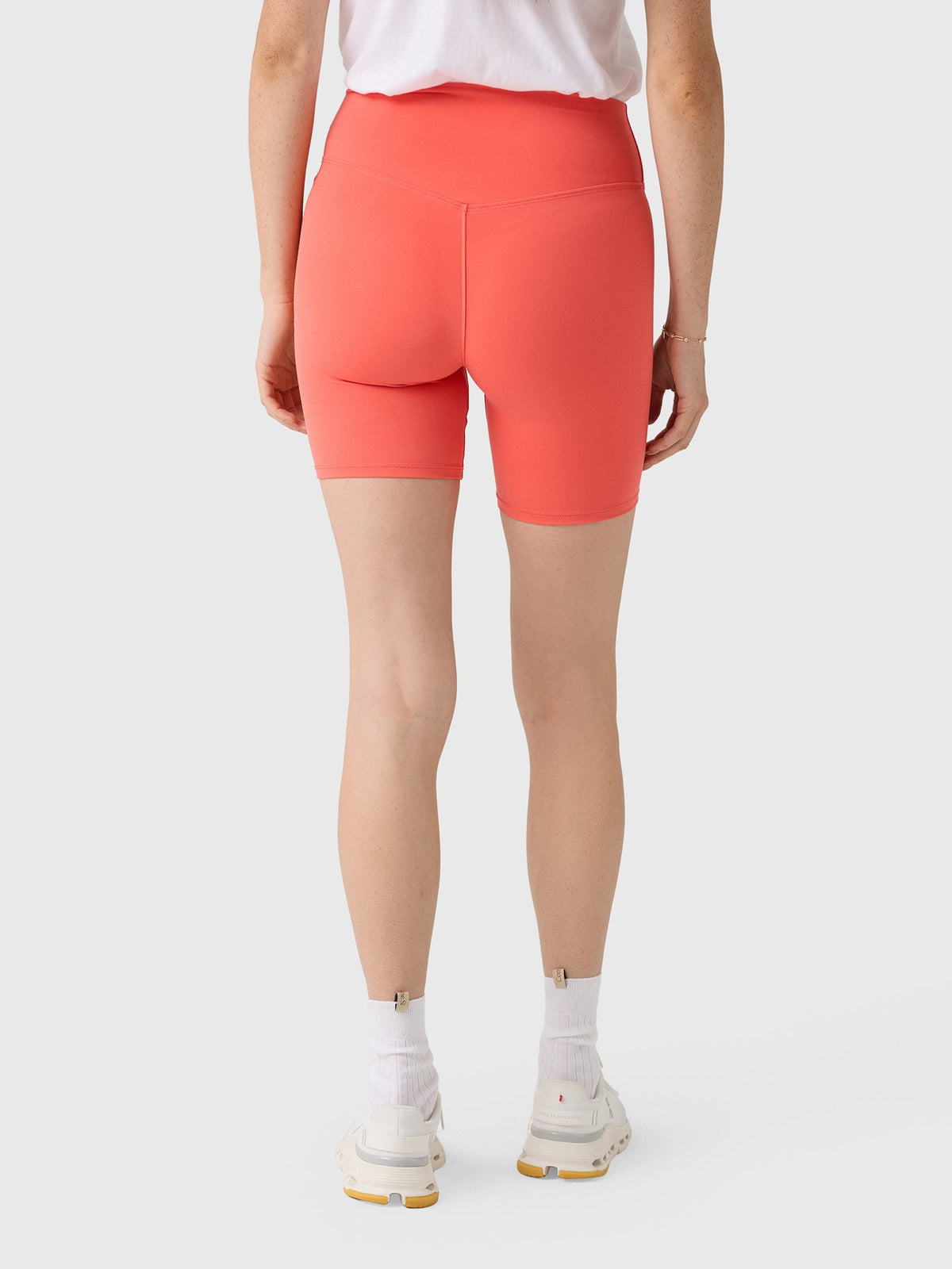 Vuori Women's AllTheForm 6" Short